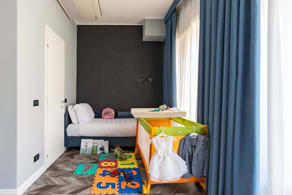 Bloom Hotel Rome — Hotel rooms in Rome, Lazio
