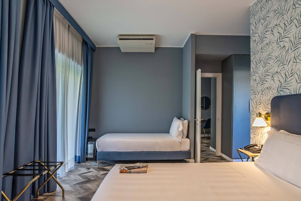 Bloom Hotel Rome — Hotel rooms in Rome, Lazio