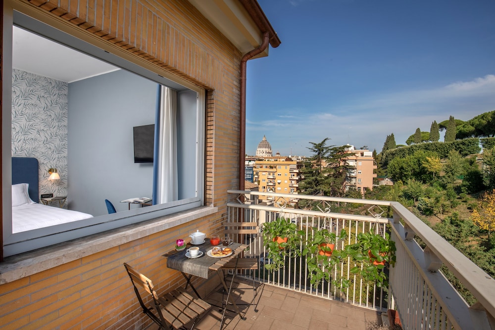 Bloom Hotel Rome — Hotel rooms in Rome, Lazio