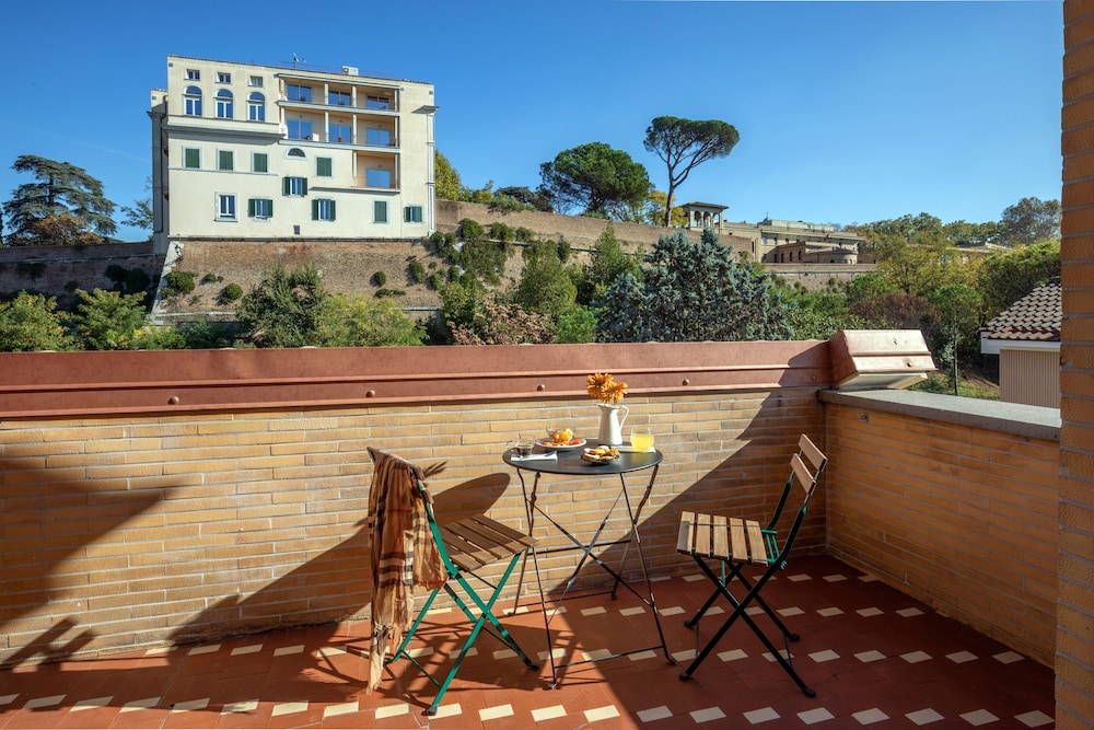 Bloom Hotel Rome — Hotel building in Rome, Lazio