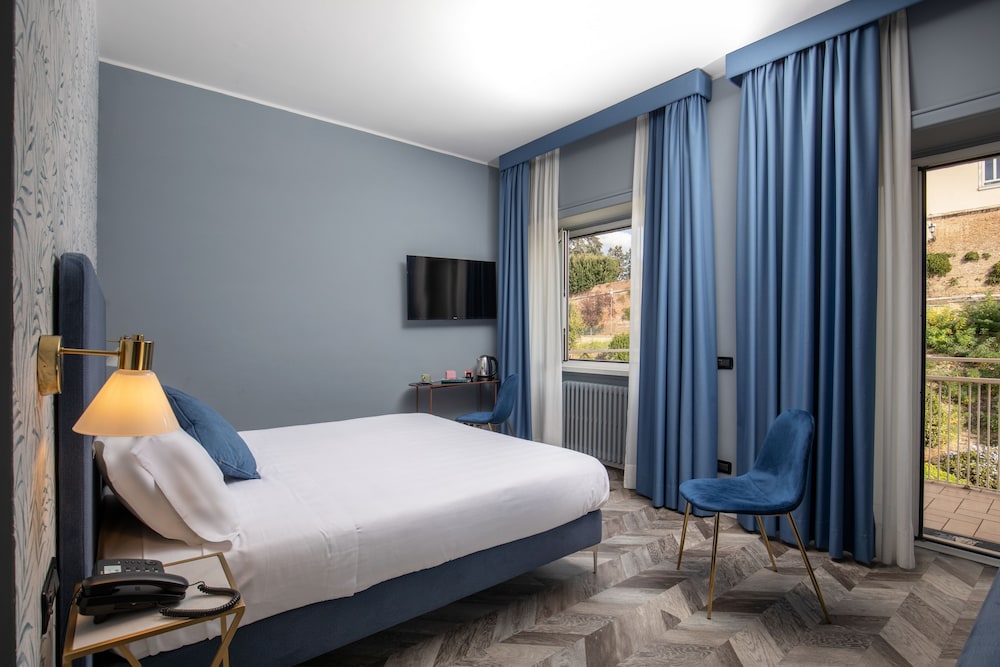 Bloom Hotel Rome — Hotel rooms in Rome, Lazio