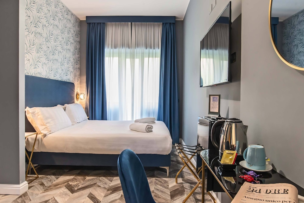 Bloom Hotel Rome — Hotel rooms in Rome, Lazio