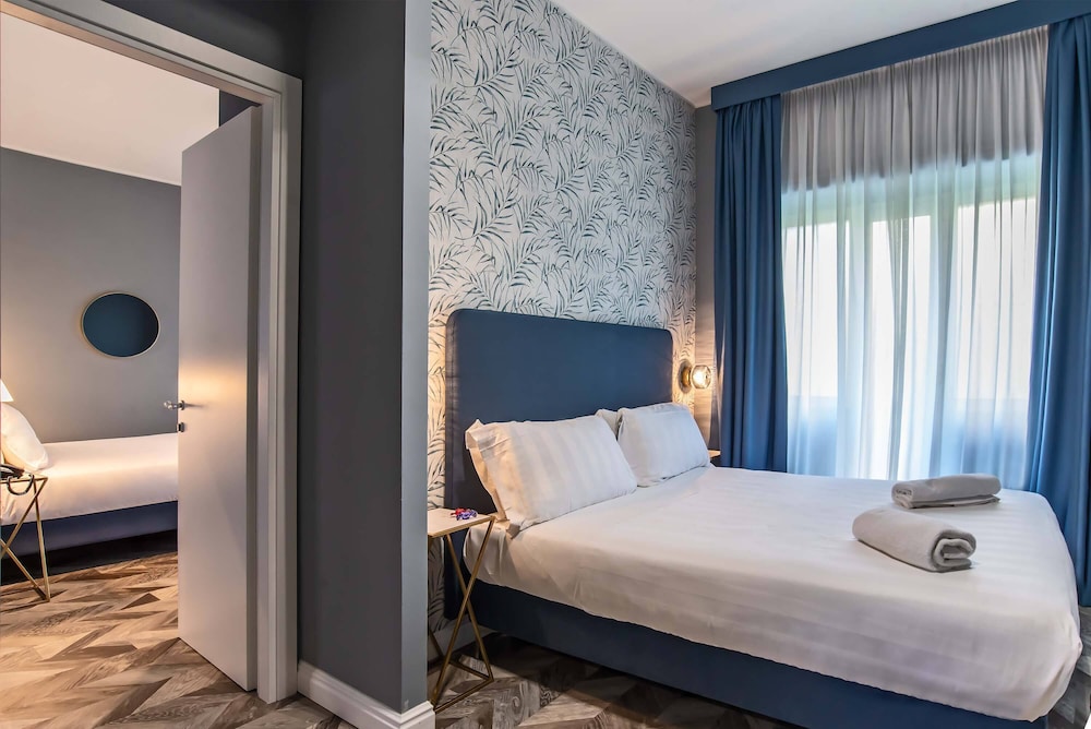 Bloom Hotel Rome — Hotel rooms in Rome, Lazio