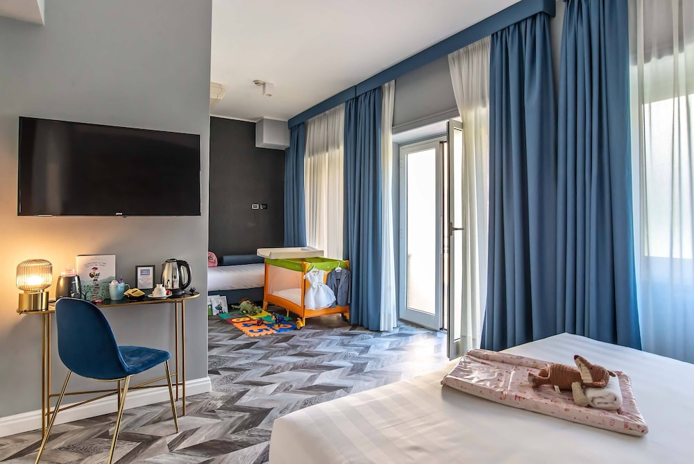 Bloom Hotel Rome — Hotel rooms in Rome, Lazio