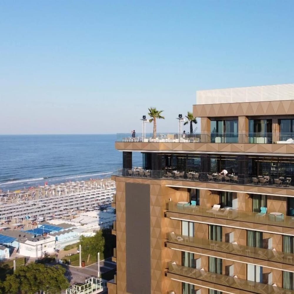 The Promenade Luxury Wellness Hotel - zdjęcie 2