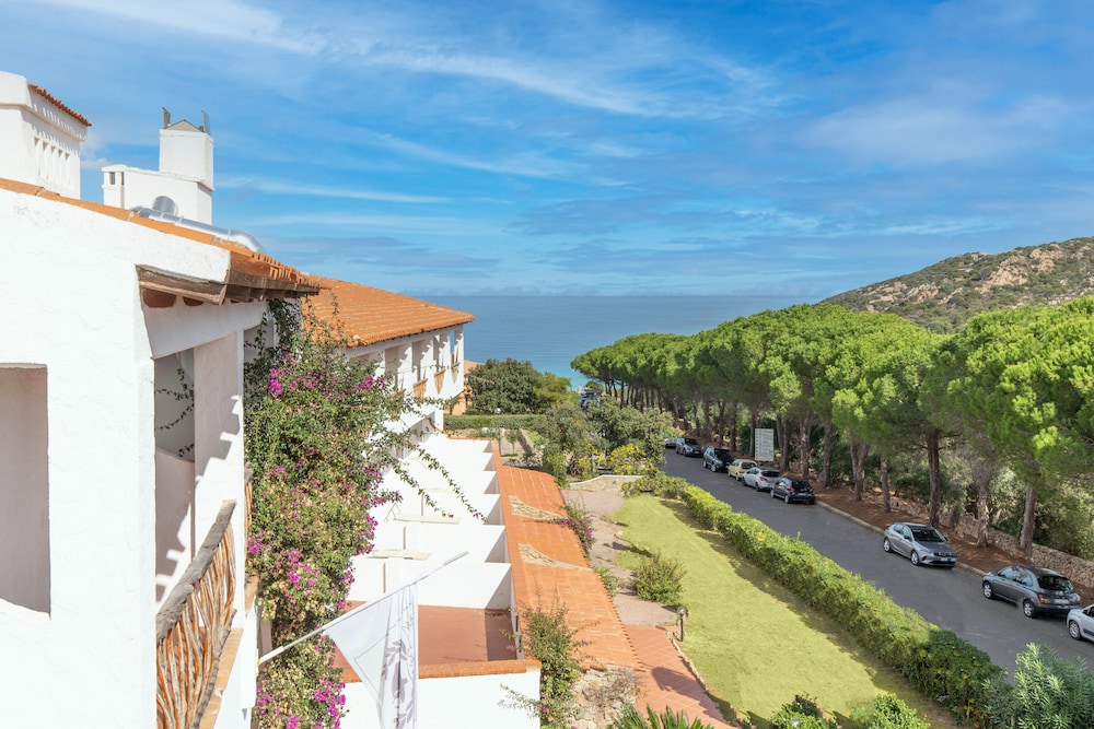 Hotel Cormorano — Hotel building in Arzachena, Sardinia