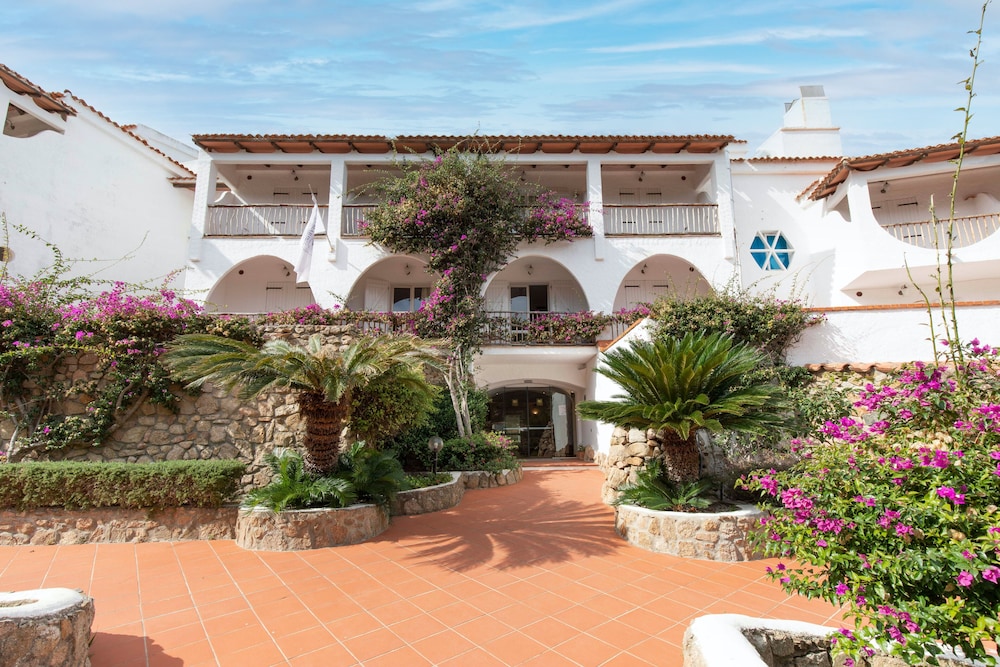 Hotel Cormorano — Hotel building in Arzachena, Sardinia