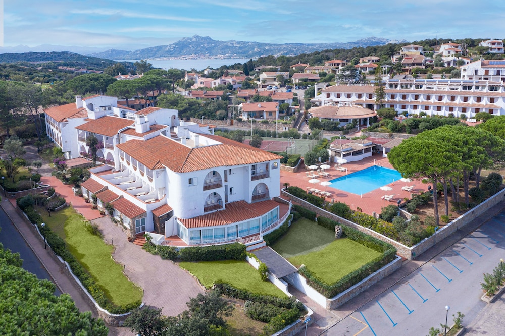 Hotel Cormorano — Hotel building in Arzachena, Sardinia