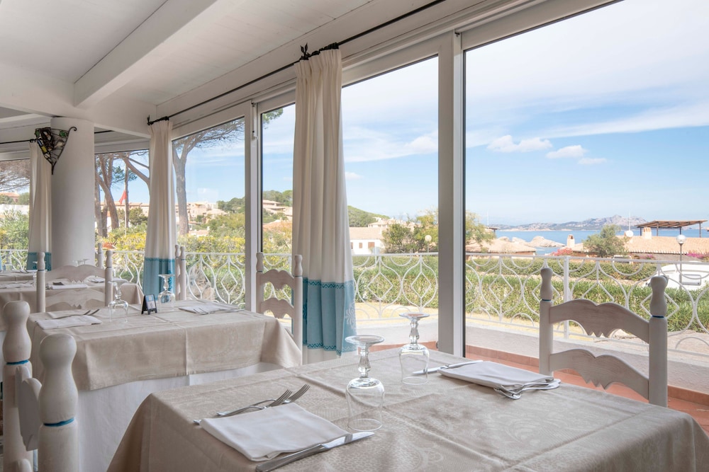 Hotel Cormorano — Hotel rooms in Arzachena, Sardinia