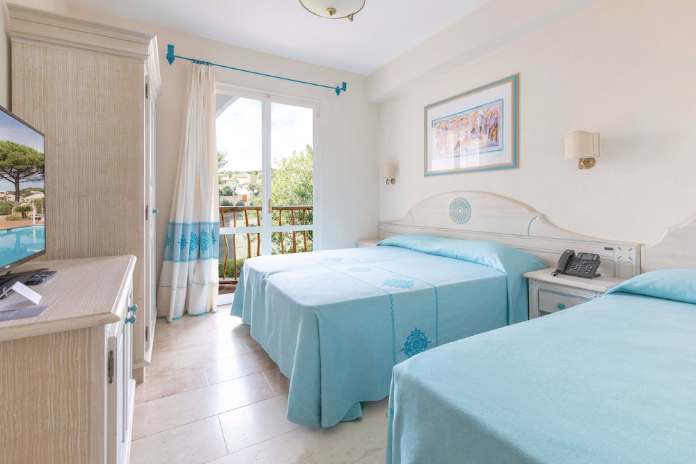 Hotel Cormorano — Hotel rooms in Arzachena, Sardinia