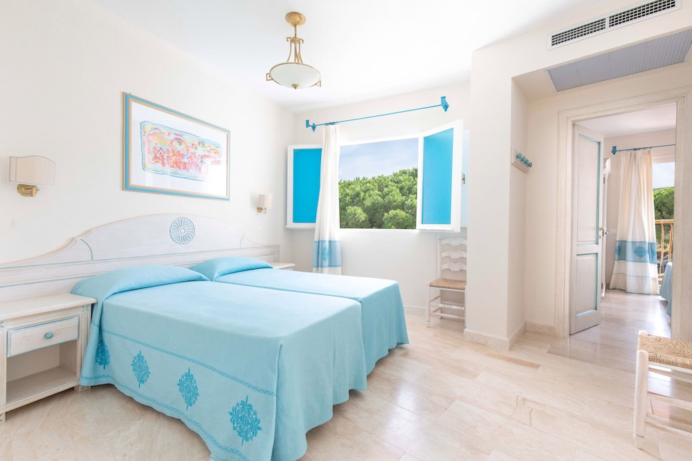 Hotel Cormorano — Hotel rooms in Arzachena, Sardinia