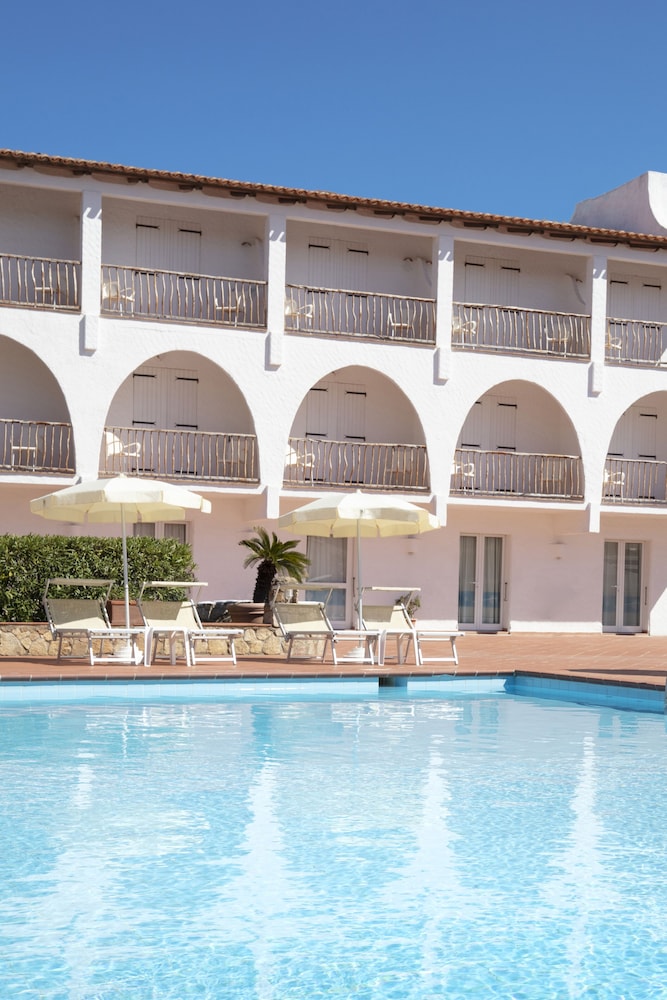 Hotel Cormorano — Hotel building in Arzachena, Sardinia