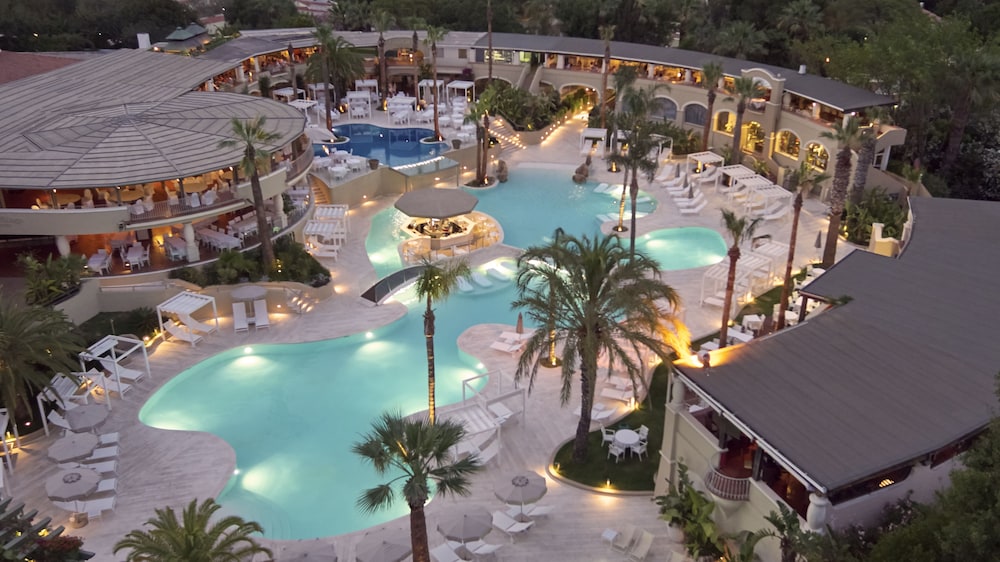 Forte Village Resort - Le Dune — Swimming pool in Santa Margherita di Pula, Sardinia