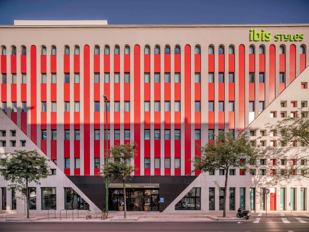 Ibis Styles Sevilla Santa Justa — Hotel building in Seville, Andalusia