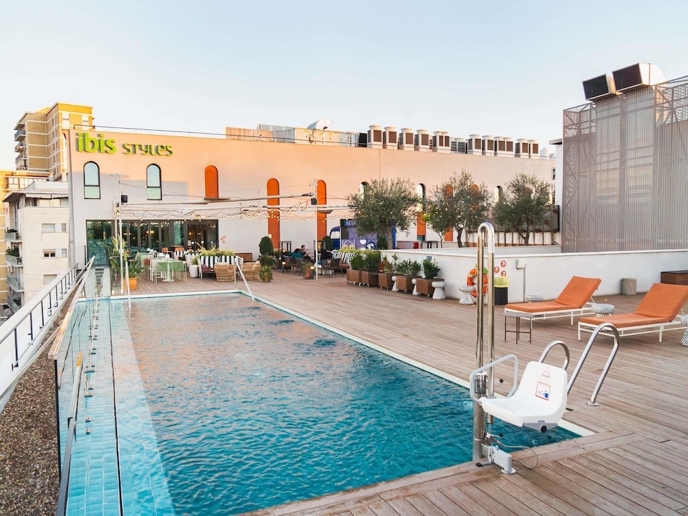 Ibis Styles Sevilla Santa Justa — Swimming pool in Seville, Andalusia