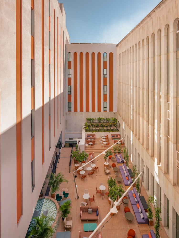 Ibis Styles Sevilla Santa Justa — Hotel building in Seville, Andalusia