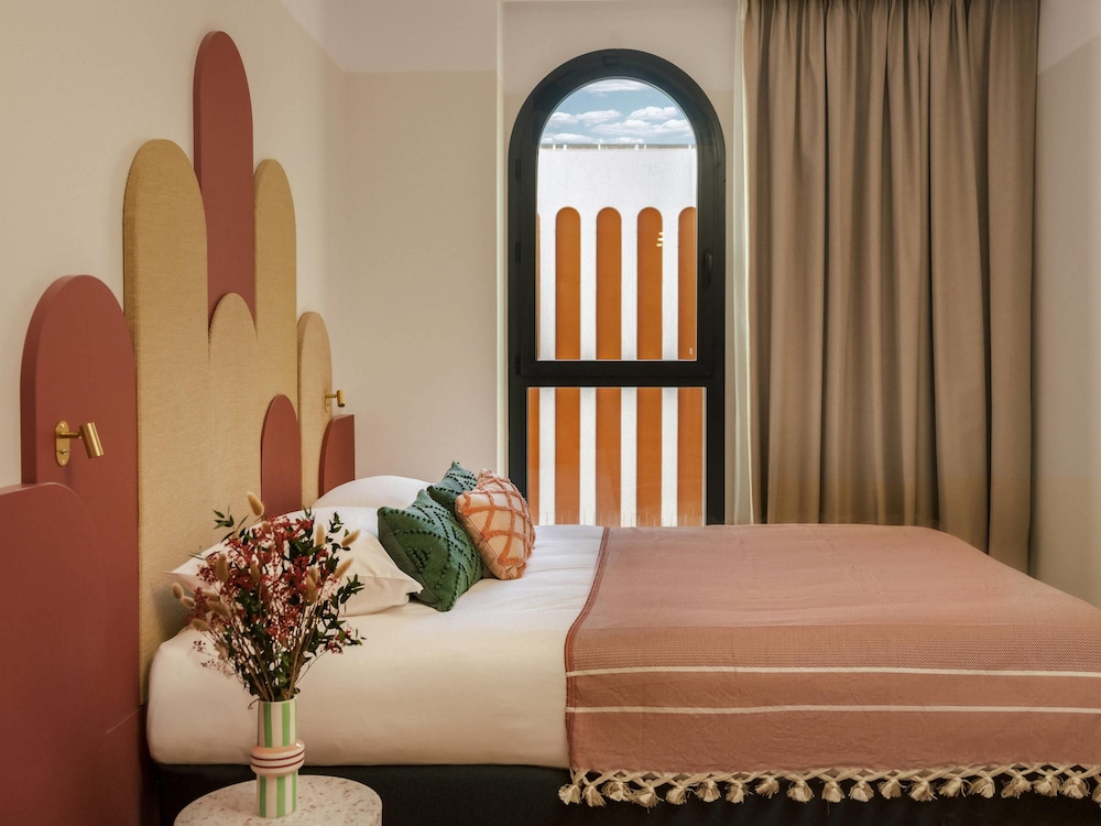 Ibis Styles Sevilla Santa Justa — Hotel rooms in Seville, Andalusia