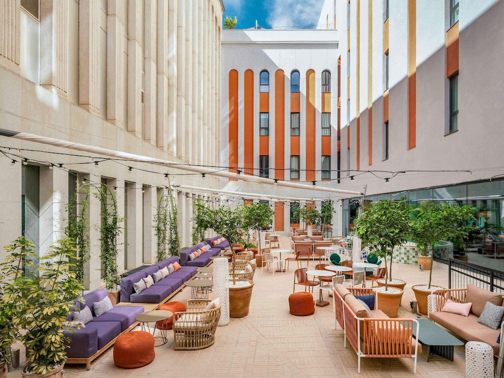 Ibis Styles Sevilla Santa Justa — Hotel building in Seville, Andalusia