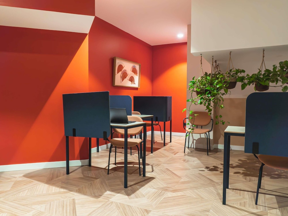 Ibis Styles Sevilla Santa Justa — Hotel building in Seville, Andalusia