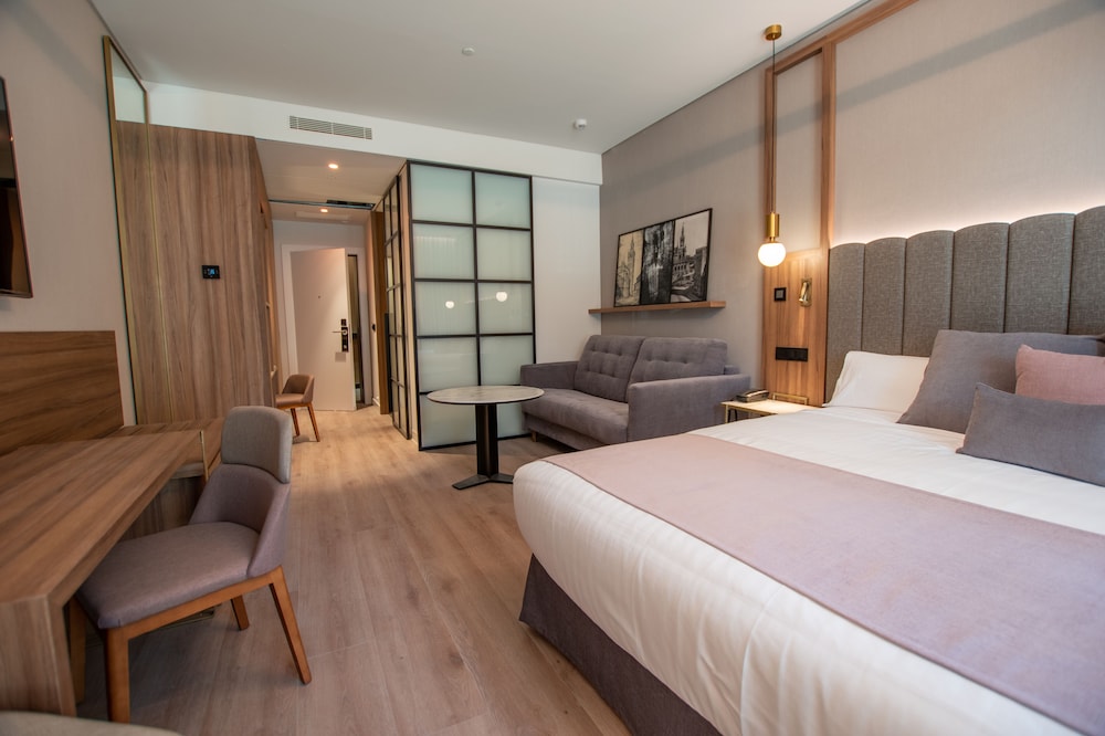 Hotel Giralda Center — Hotel rooms in Seville, Andalusia