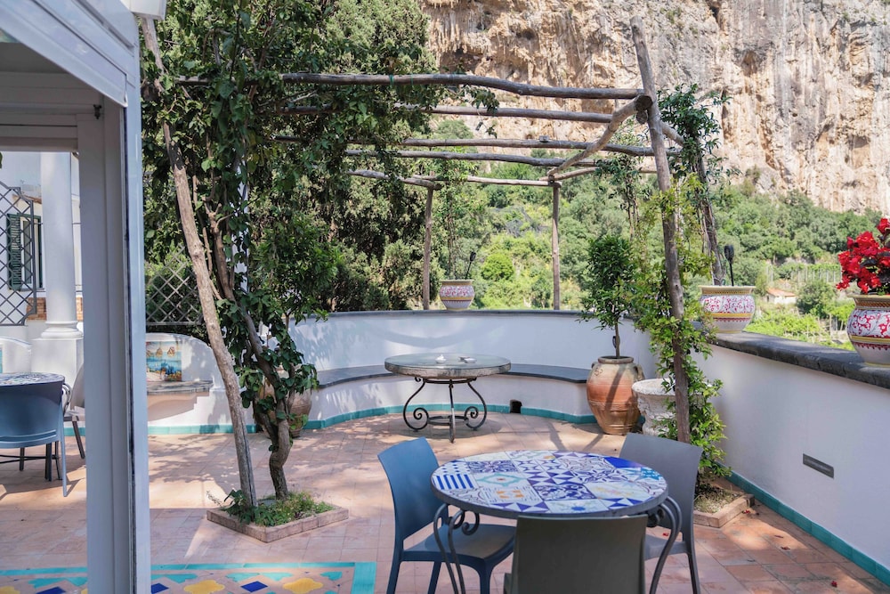 Hotel Villa Annalara charme and relax — Restaurant & bars in Amalfi, Campania