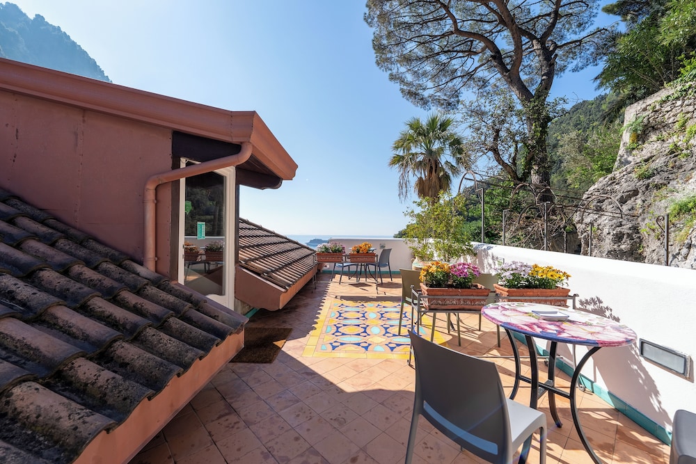 Hotel Villa Annalara charme and relax — Hotel building in Amalfi, Campania