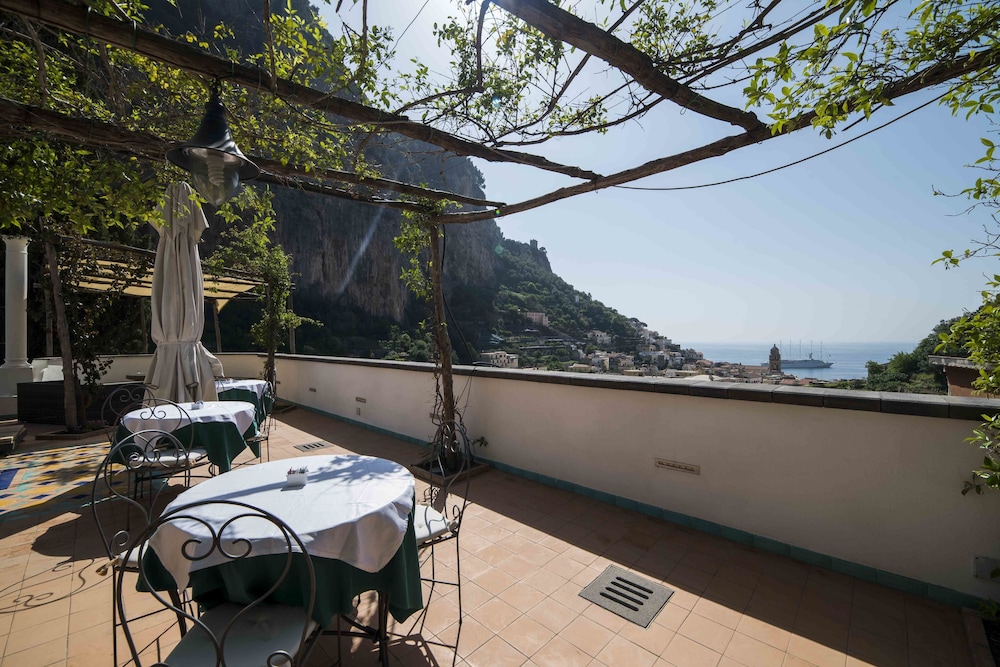 Hotel Villa Annalara charme and relax — Restaurant & bars in Amalfi, Campania