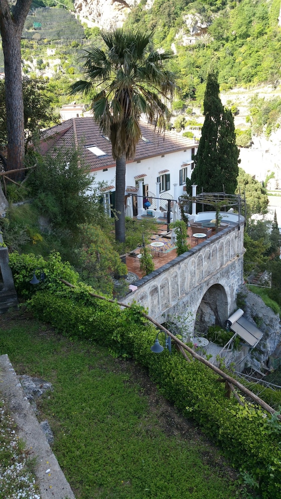 Hotel Villa Annalara charme and relax — Hotel building in Amalfi, Campania