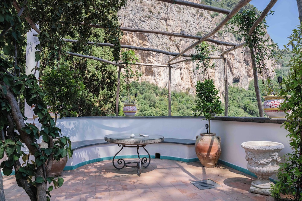 Hotel Villa Annalara charme and relax — Restaurant & bars in Amalfi, Campania