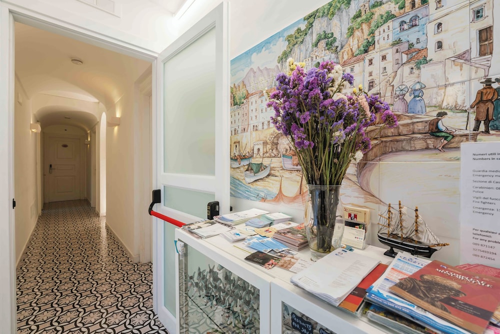Hotel Villa Annalara charme and relax — Hotel building in Amalfi, Campania