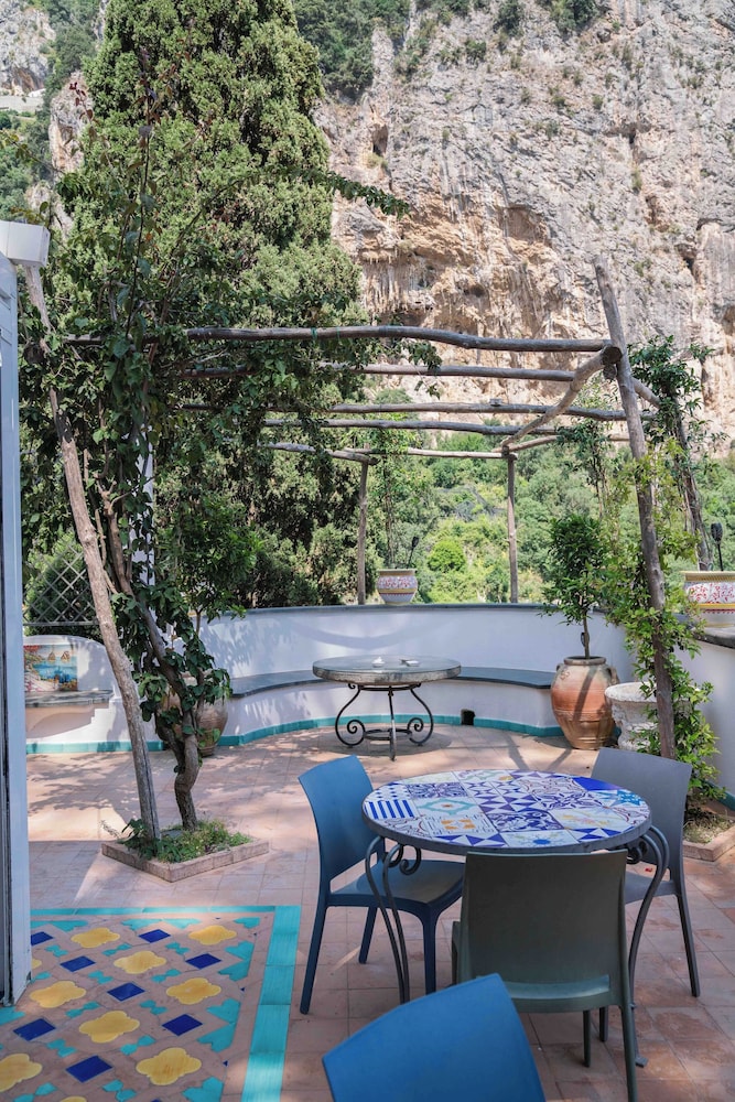 Hotel Villa Annalara charme and relax — Restaurant & bars in Amalfi, Campania