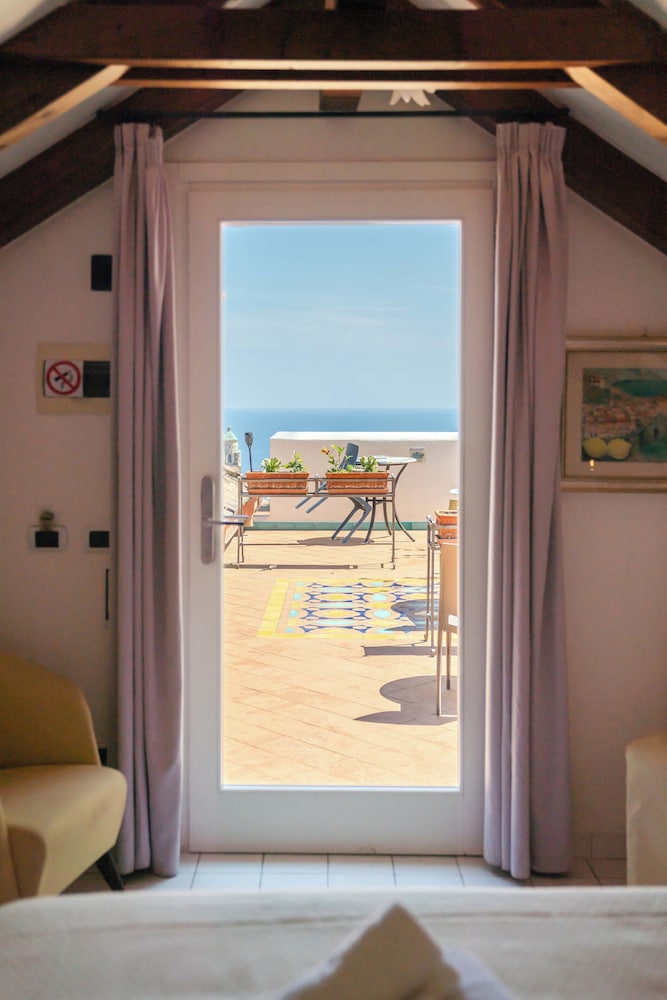 Hotel Villa Annalara charme and relax — Hotel rooms in Amalfi, Campania