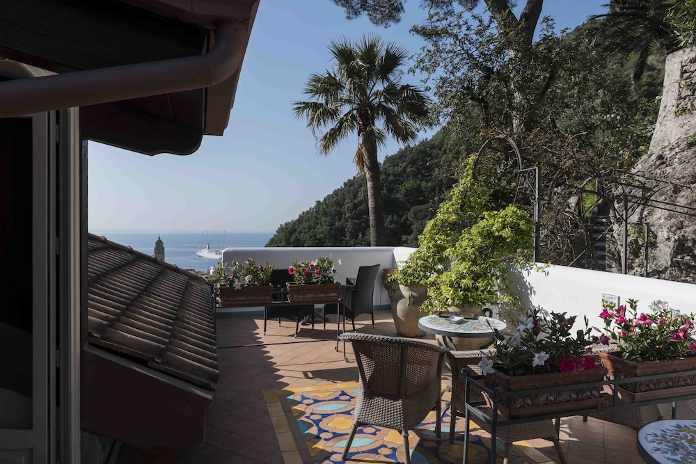 Hotel Villa Annalara charme and relax — Hotel building in Amalfi, Campania
