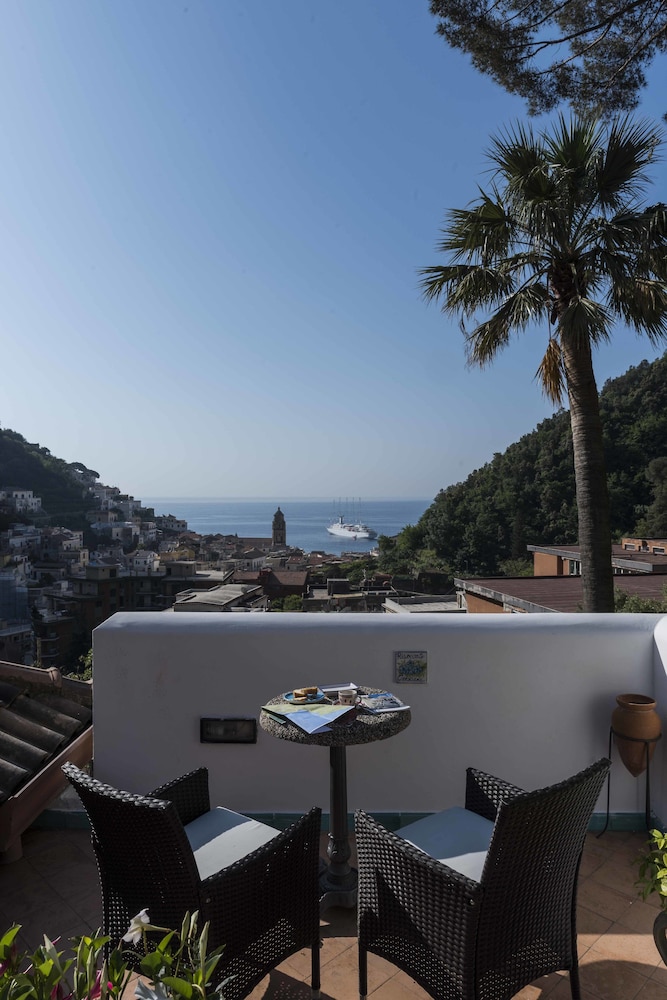 Hotel Villa Annalara charme and relax — Hotel rooms in Amalfi, Campania