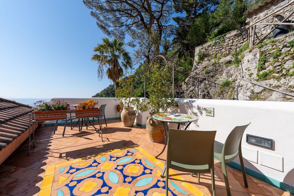 Hotel Villa Annalara charme and relax — Hotel building in Amalfi, Campania