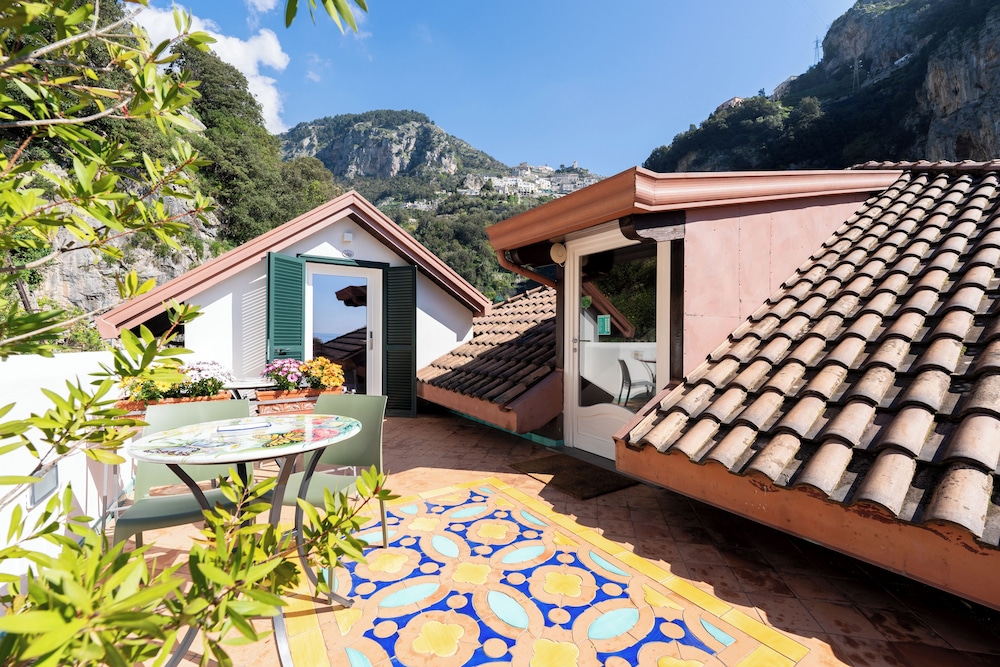 Hotel Villa Annalara charme and relax — Hotel building in Amalfi, Campania