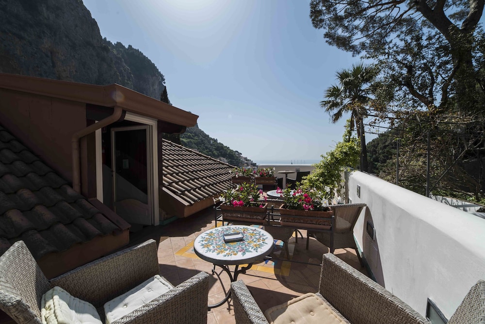 Hotel Villa Annalara charme and relax — Hotel building in Amalfi, Campania