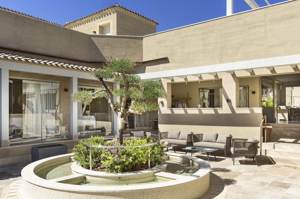7Pines Resort Sardinia-A Destination By Hyatt — Hotel building in Arzachena, Sardinia