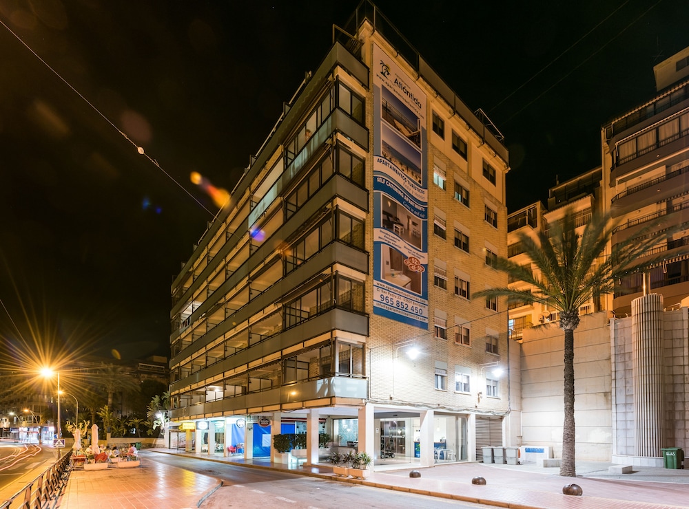 Apartamentos Flats Friends Atlantida — Hotel building in Benidorm, Valencian Community