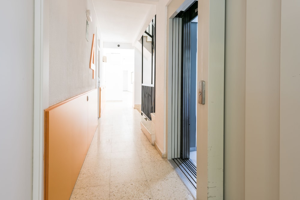 Apartamentos Flats Friends Atlantida — Hotel building in Benidorm, Valencian Community