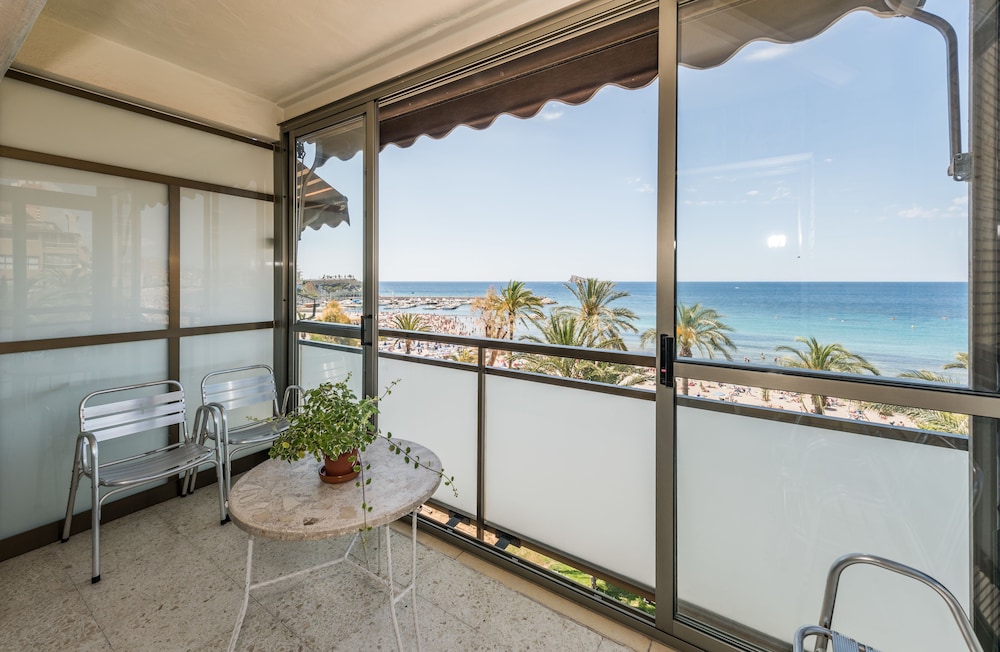 Apartamentos Flats Friends Atlantida — Hotel rooms in Benidorm, Valencian Community