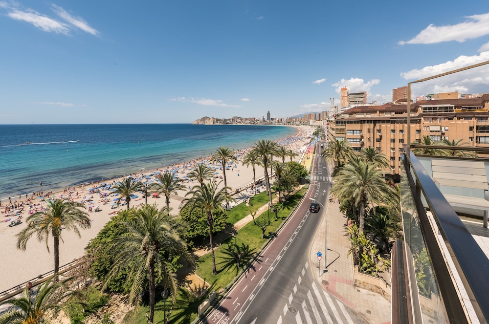 Apartamentos Flats Friends Atlantida — Beach in Benidorm, Valencian Community