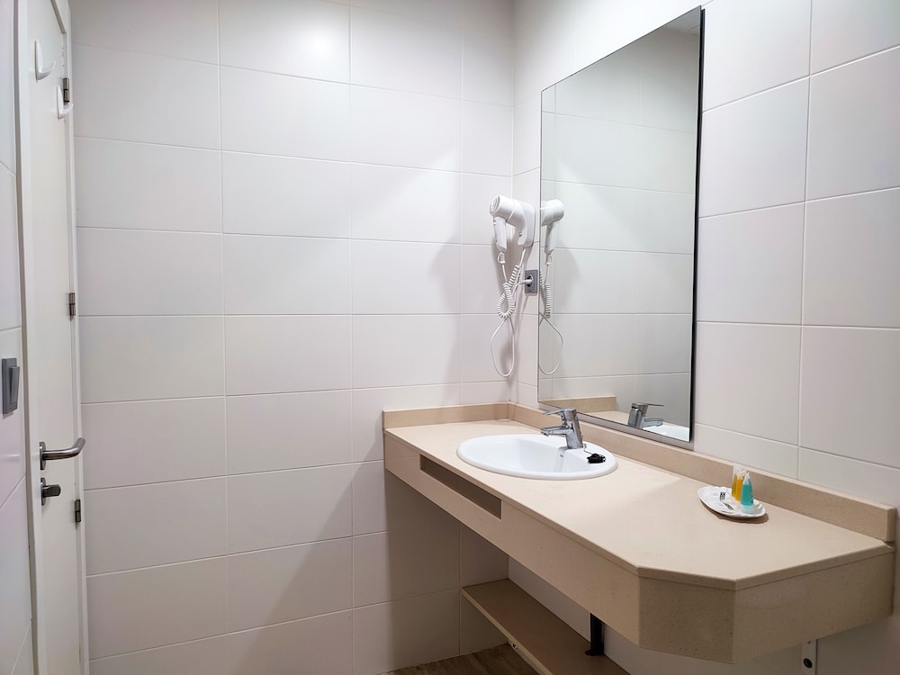 Apartamentos Flats Friends Atlantida — Hotel rooms in Benidorm, Valencian Community