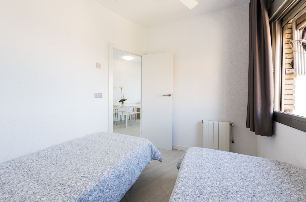 Apartamentos Flats Friends Atlantida — Hotel rooms in Benidorm, Valencian Community
