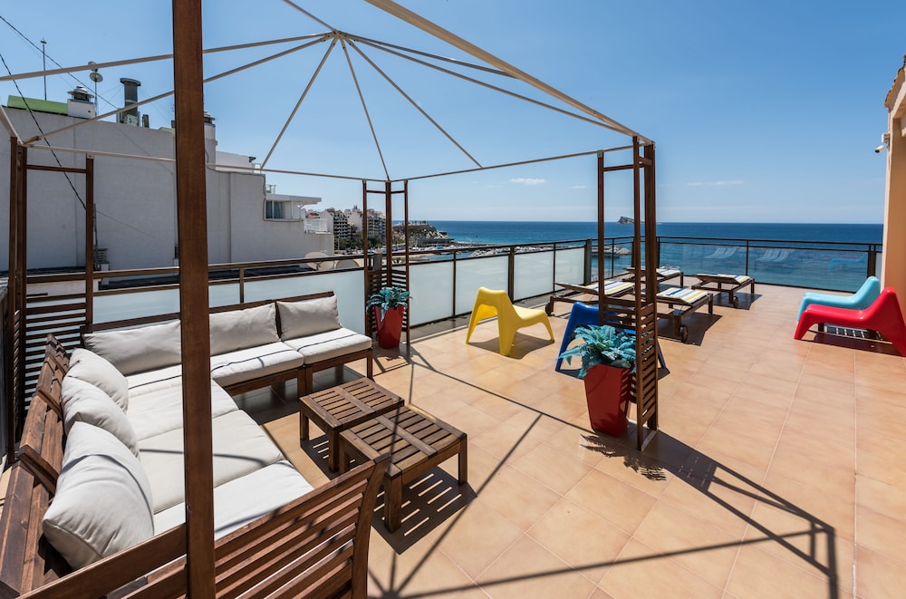 Apartamentos Flats Friends Atlantida — Beach in Benidorm, Valencian Community