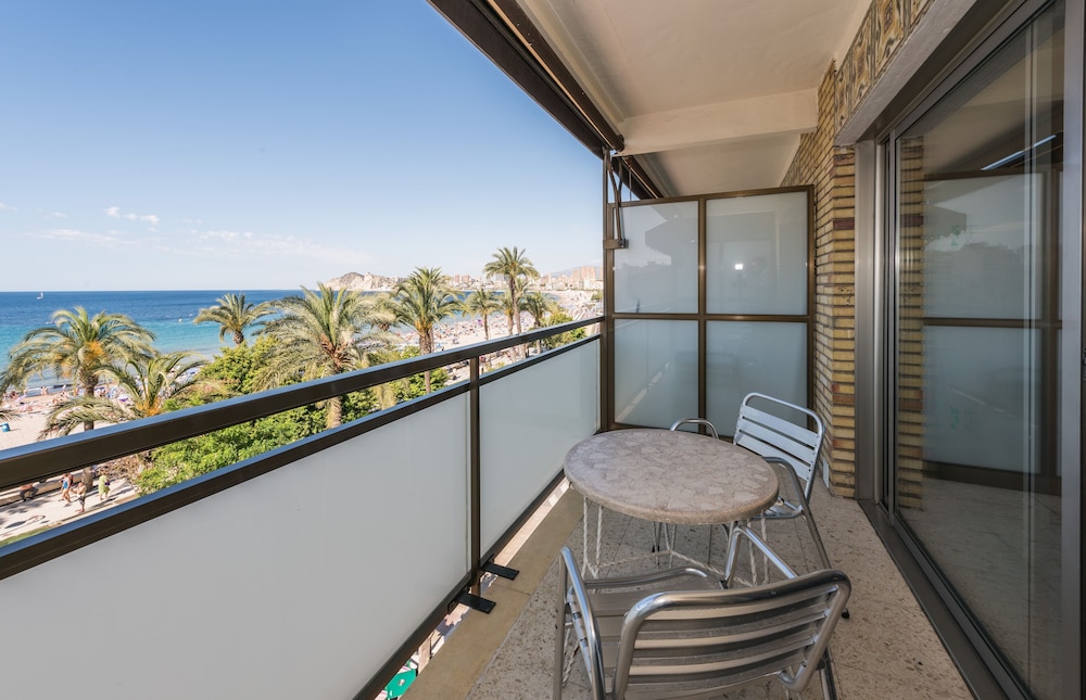 Apartamentos Flats Friends Atlantida — Hotel rooms in Benidorm, Valencian Community