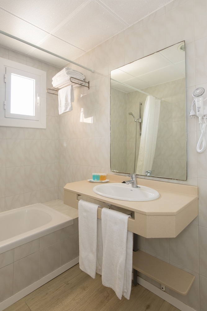 Apartamentos Flats Friends Atlantida — Hotel rooms in Benidorm, Valencian Community