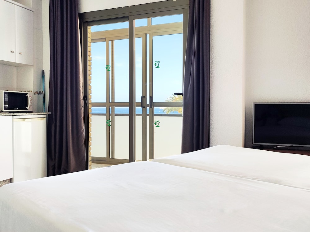Apartamentos Flats Friends Atlantida — Hotel rooms in Benidorm, Valencian Community
