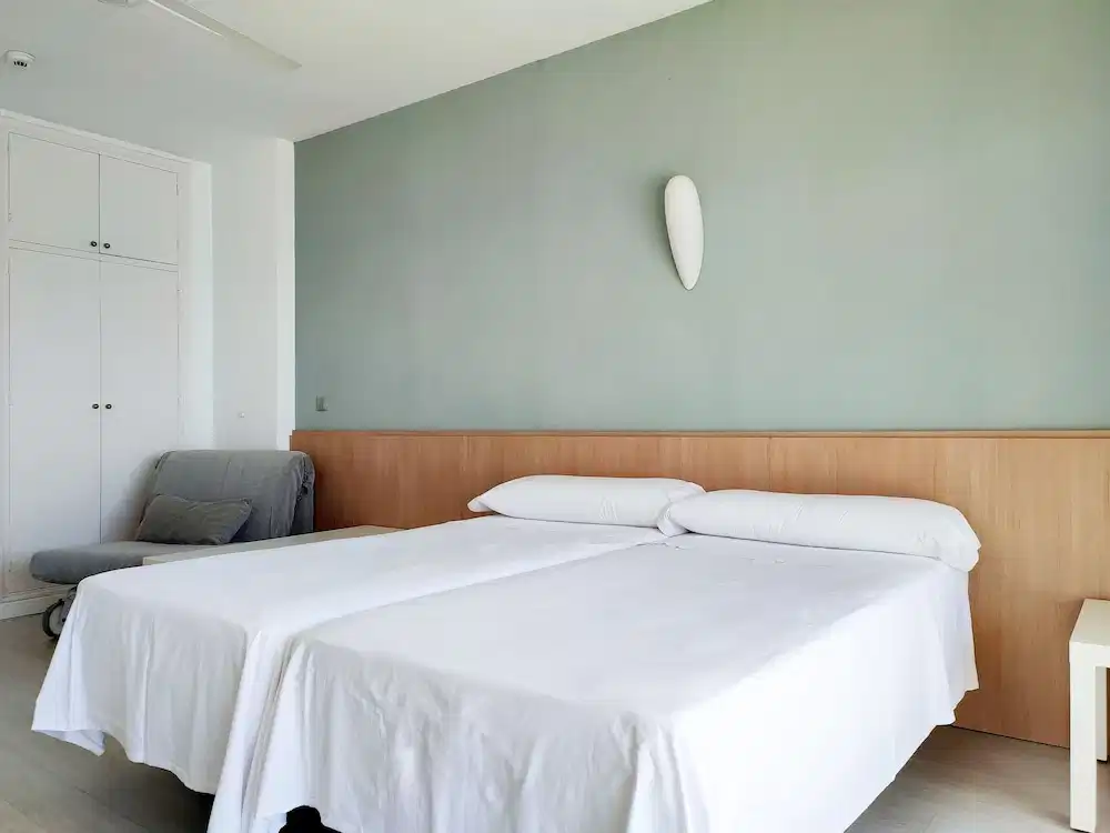 Apartamentos Flats Friends Atlantida — Hotel rooms in Benidorm, Valencian Community