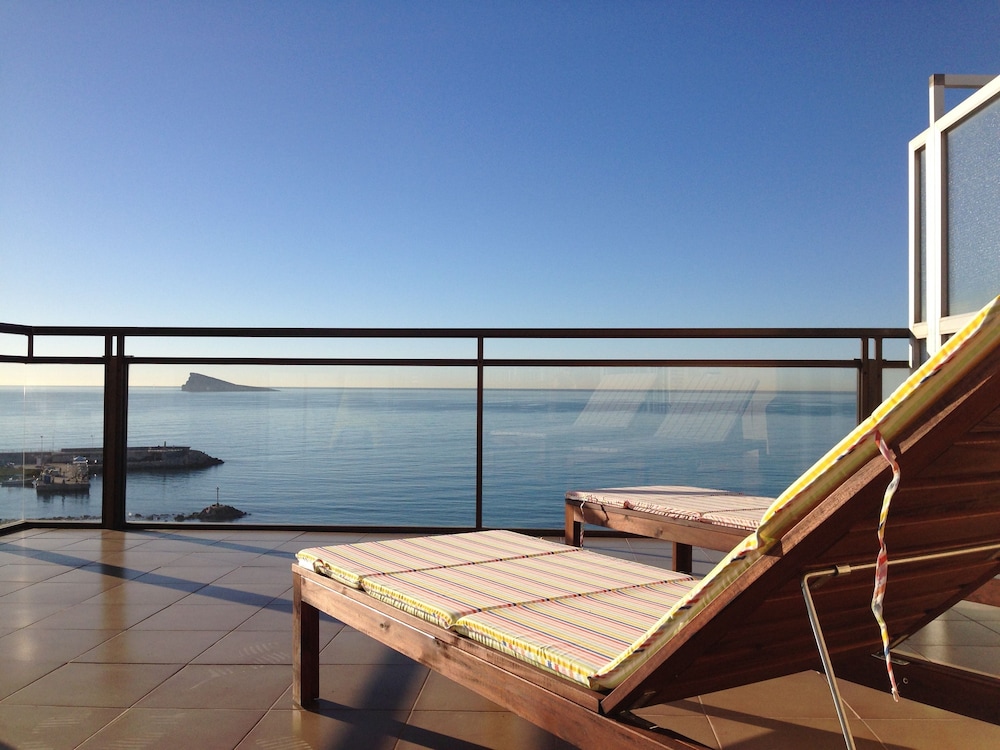 Apartamentos Flats Friends Atlantida — Swimming pool in Benidorm, Valencian Community